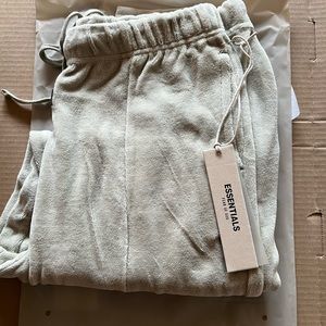 Essential velour sweatpants